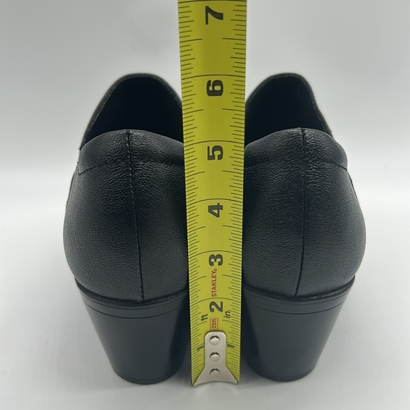 2522- Clarks Black Leather Slip-On Heeled Shoes Size 11 M NWT - Picture 6 of 11
